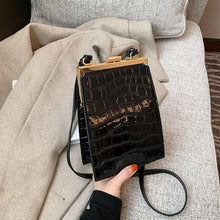Load image into Gallery viewer, Crocodile Pattern Clip Women Shoulder Bag Fashion Alligator Crossbody Bags for Women 2021 Designer Small Pu Leather Women's Bag