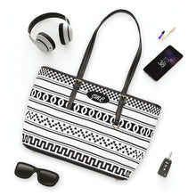 Load image into Gallery viewer, Running Chain PU Leather Shoulder Bag
