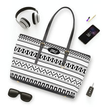 Load image into Gallery viewer, Running Chain PU Leather Shoulder Bag