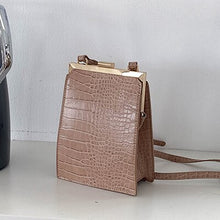 Load image into Gallery viewer, Crocodile Pattern Clip Women Shoulder Bag Fashion Alligator Crossbody Bags for Women 2021 Designer Small Pu Leather Women's Bag
