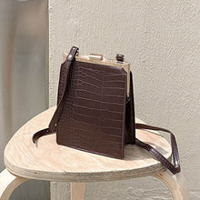 Load image into Gallery viewer, Crocodile Pattern Clip Women Shoulder Bag Fashion Alligator Crossbody Bags for Women 2021 Designer Small Pu Leather Women's Bag
