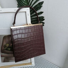 Load image into Gallery viewer, Crocodile Pattern Clip Women Shoulder Bag Fashion Alligator Crossbody Bags for Women 2021 Designer Small Pu Leather Women's Bag
