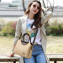 Load image into Gallery viewer, Casual Large Capacity Crossbody Bags for Women 2023 New Soft Leather Ladies Shoulder Bag Luxury Handbags Women Bags Designer Sac
