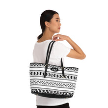 Load image into Gallery viewer, Running Chain PU Leather Shoulder Bag

