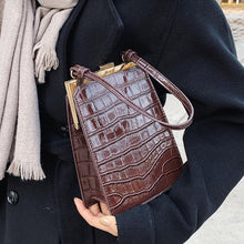 Load image into Gallery viewer, Crocodile Pattern Clip Women Shoulder Bag Fashion Alligator Crossbody Bags for Women 2021 Designer Small Pu Leather Women's Bag
