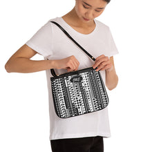 Load image into Gallery viewer, Beauty Jewels Small Shoulder Bag
